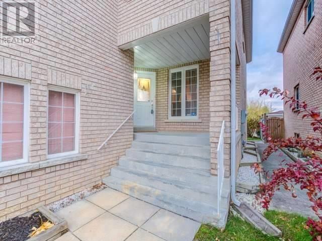 4 Sweet Briar Lane, Brampton, Ontario  L6Z 4V3 - Photo 2 - W4319279