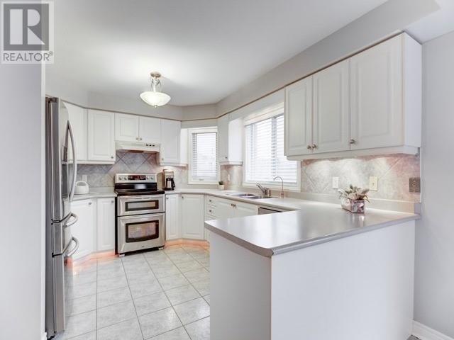 4 Sweet Briar Lane, Brampton, Ontario  L6Z 4V3 - Photo 7 - W4319279