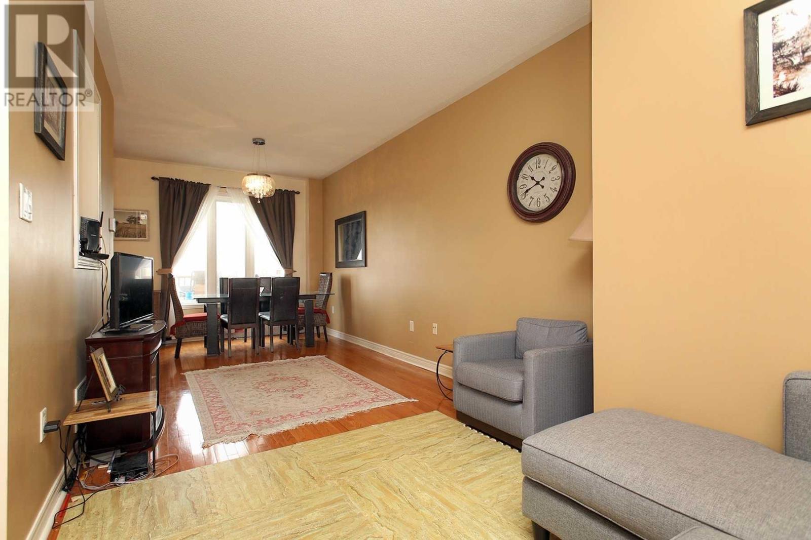 #60 -8 Townwood Dr, Richmond Hill, Ontario  L4E 4Y3 - Photo 2 - N4473860