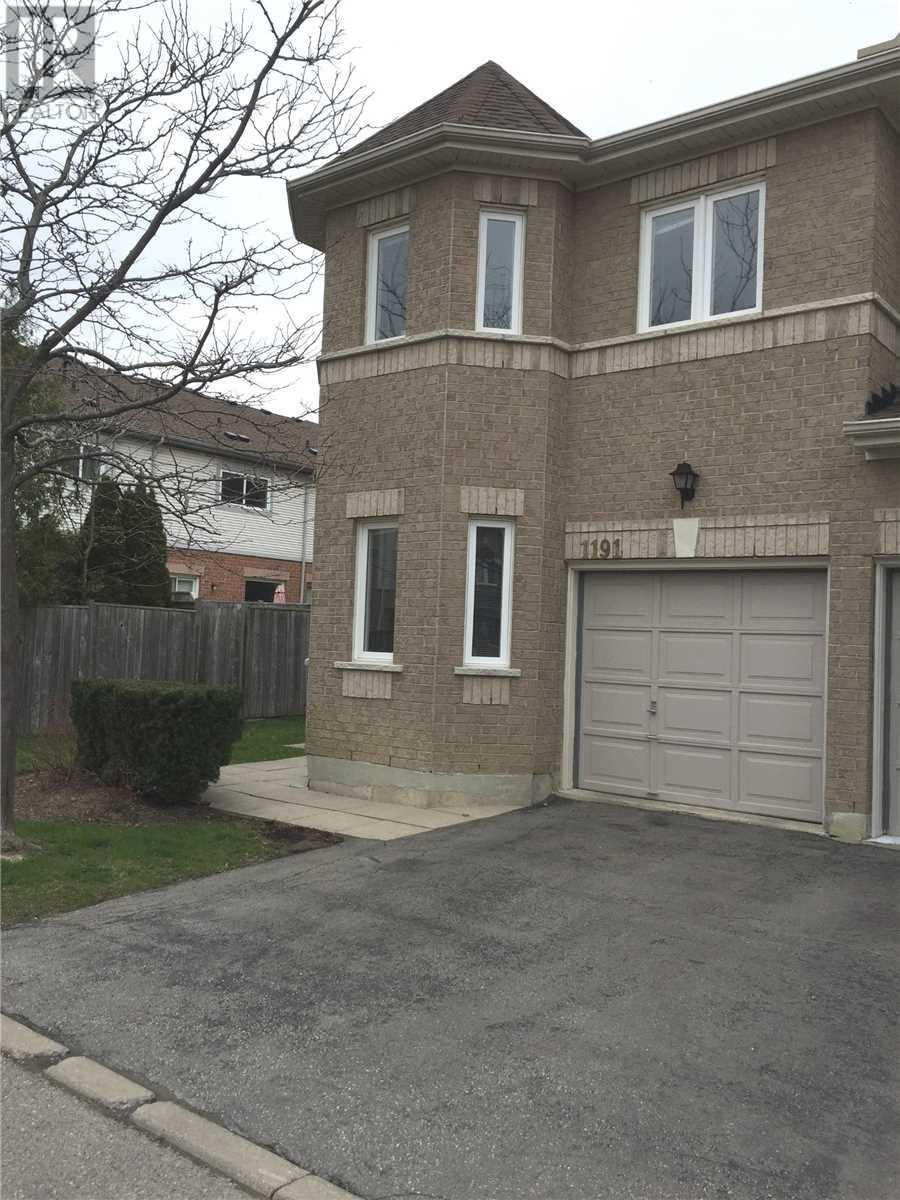 1191 Lower Village Cres, Mississauga, Ontario  L5E 3K8 - Photo 1 - W4433601