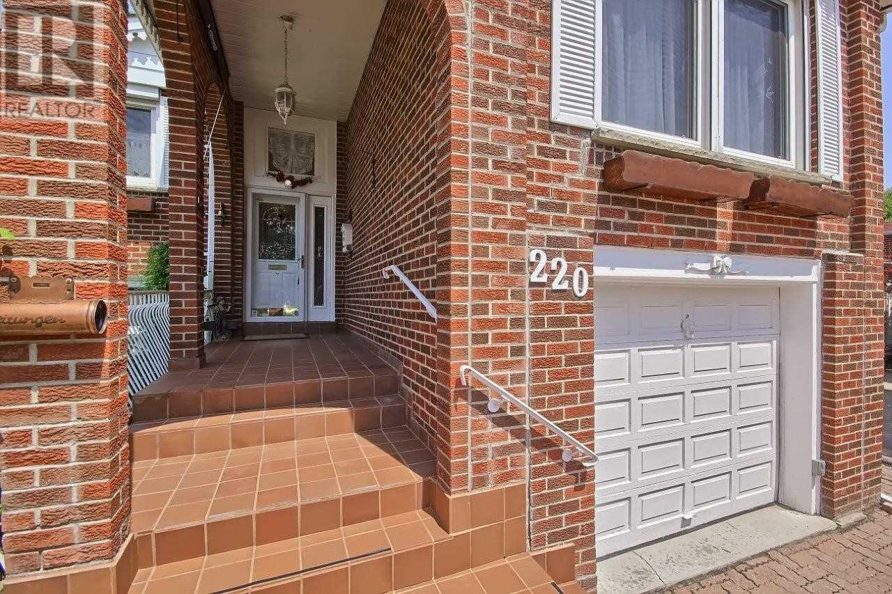 220 Thoms Cres, Newmarket, Ontario  L3Y 1E1 - Photo 2 - N4529598