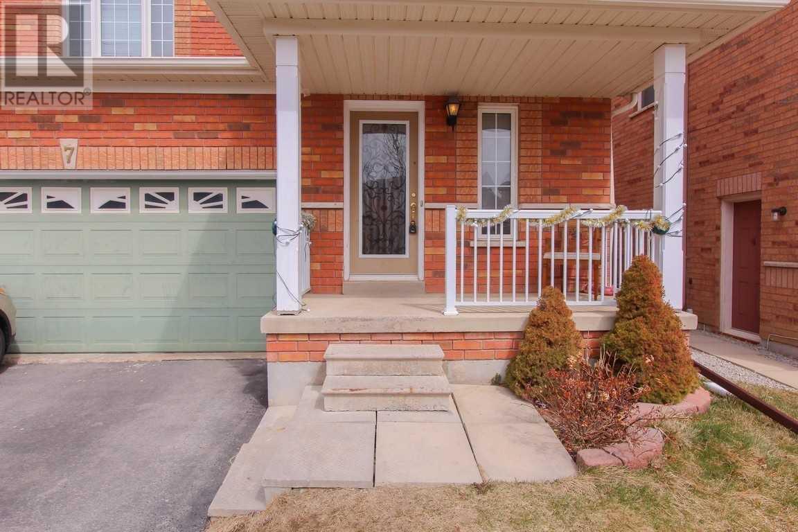 7 Joywill Crt, Brampton, Ontario  L7A 3T8 - Photo 2 - W4529498