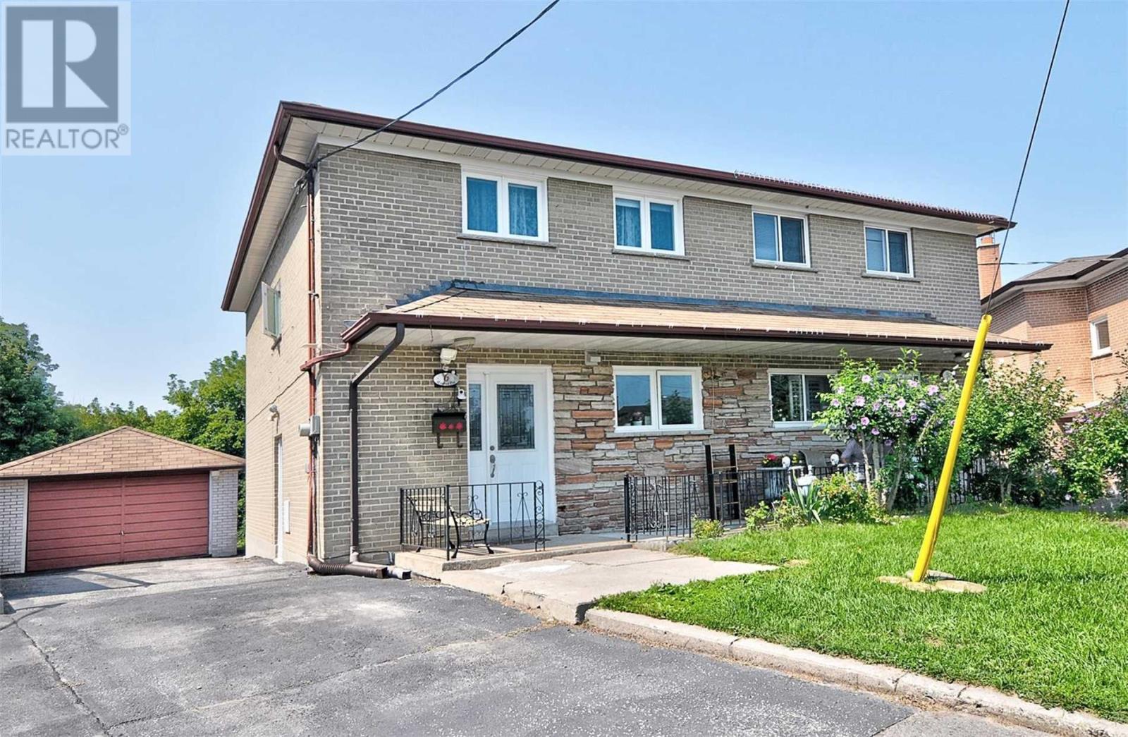 6 Azalea Crt, Toronto, Ontario  M9M 1V1 - Photo 1 - W4532110