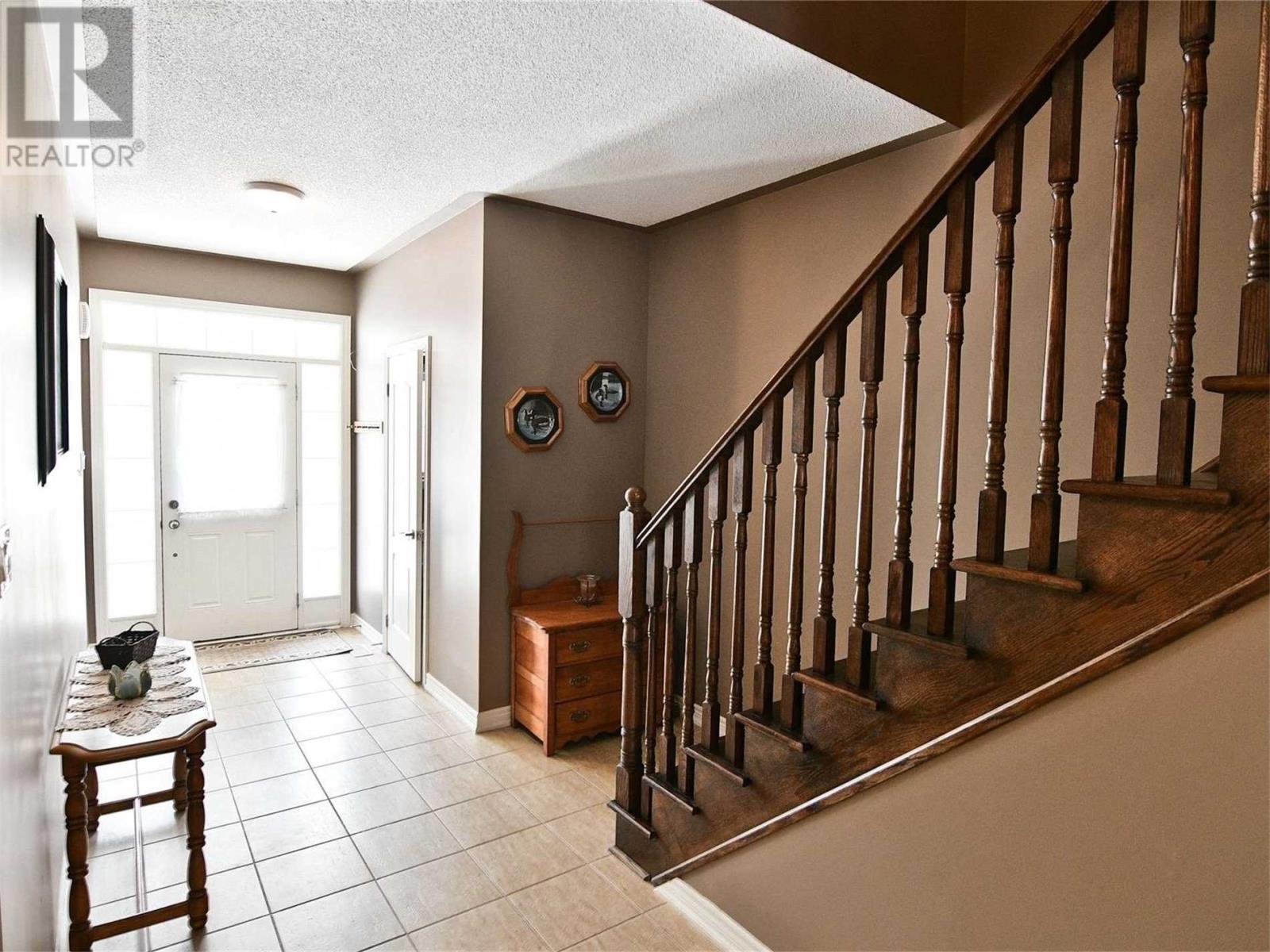 26 Scotia Rd, Georgina, Ontario  L0E 1R0 - Photo 4 - N4533877