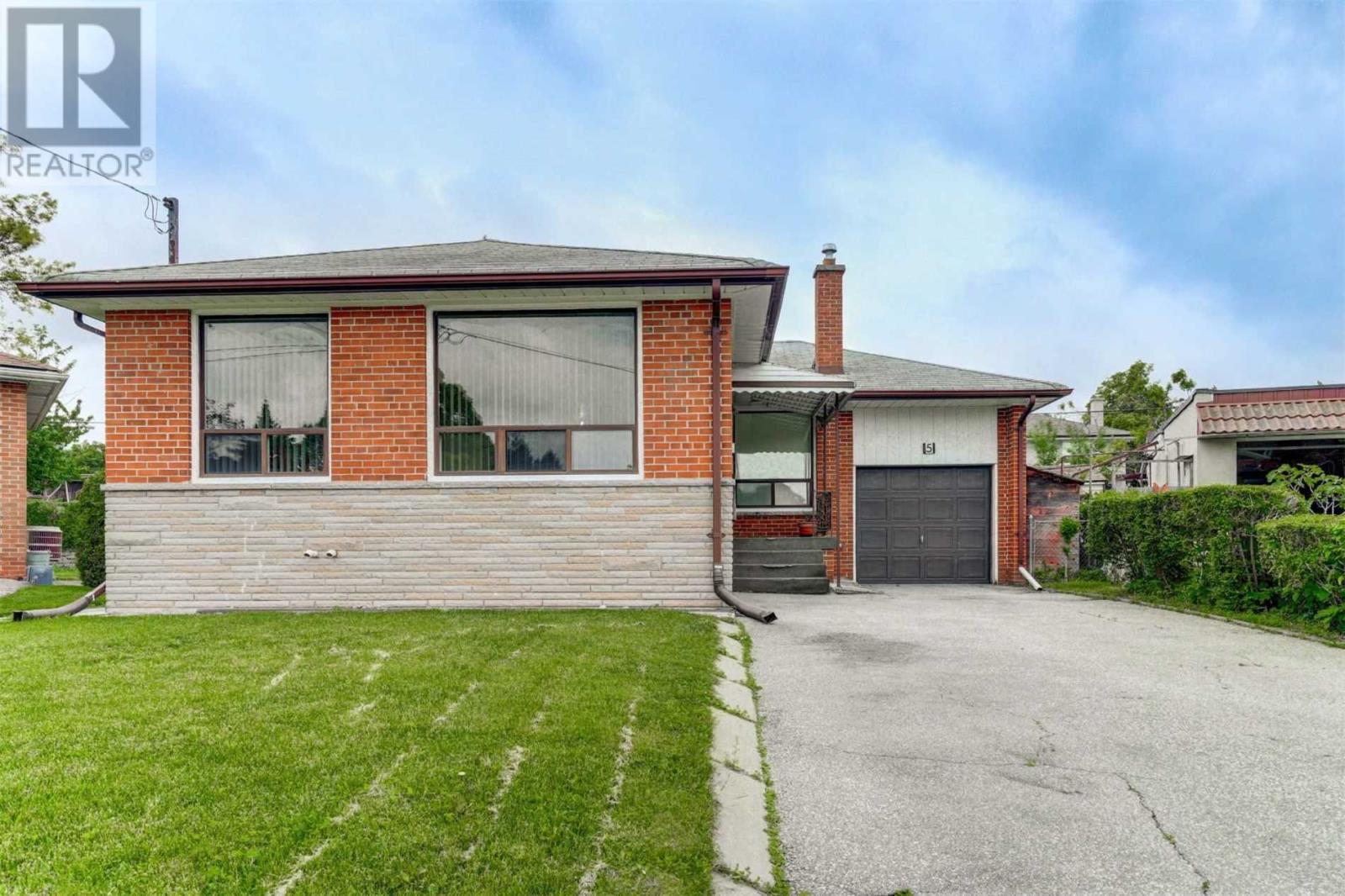 5 Fingal Pl, Toronto, Ontario  M9V 2V4 - Photo 1 - W4536590