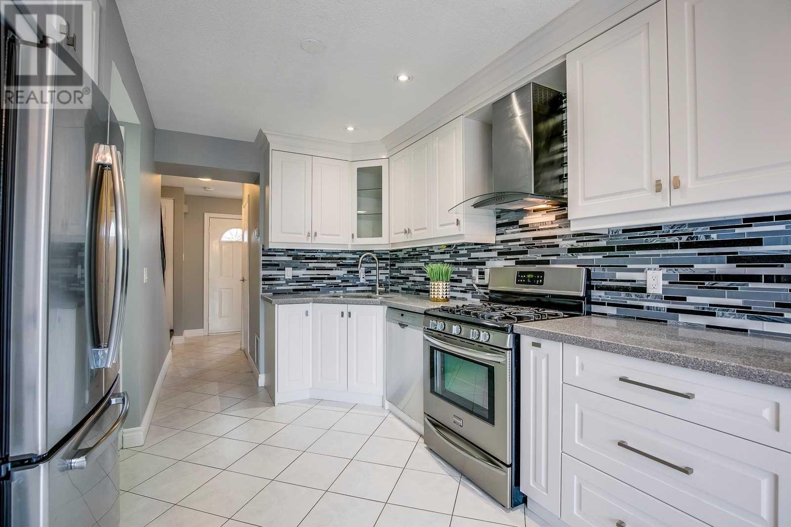 #4 -100 Sarah Lane, Oakville, Ontario  L6L 5L3 - Photo 11 - W4538276