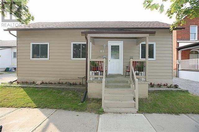 103 Wellington St E, Aurora, Ontario  L4G 1H9 - Photo 2 - N4538563