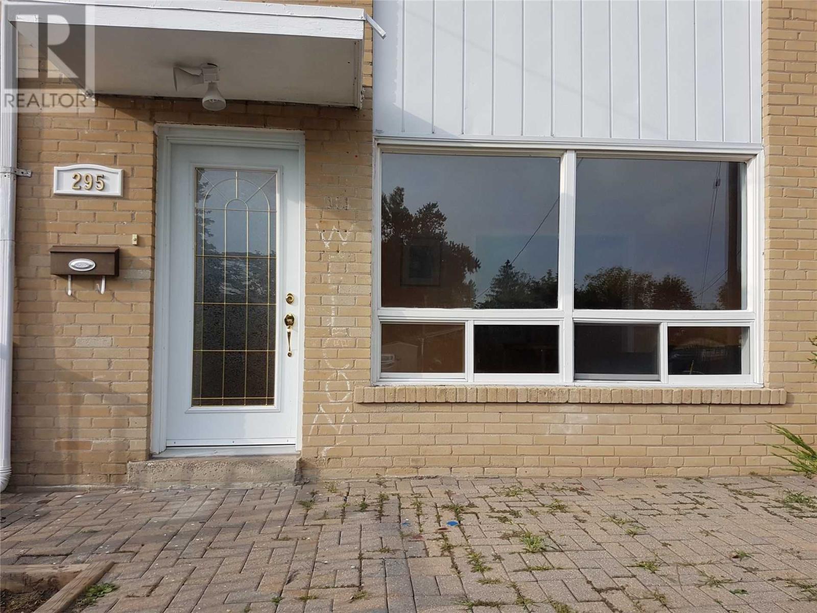 295 Kerswell Dr, Richmond Hill, Ontario  L4C 2X1 - Photo 3 - N4540598