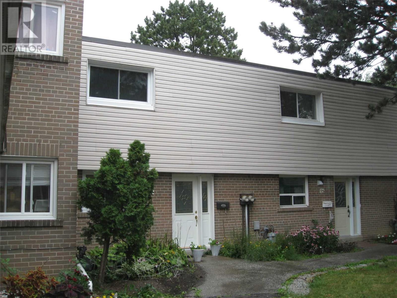 #24 -435 Silverstone Dr, Toronto, Ontario  M9V 3K7 - Photo 2 - W4542708