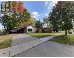 11 SEATON DR, aurora, Ontario