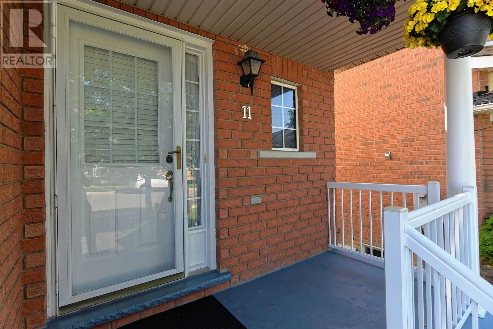 11 Madronna Gdns, Brampton, Ontario  L7A 2V9 - Photo 2 - W4548846