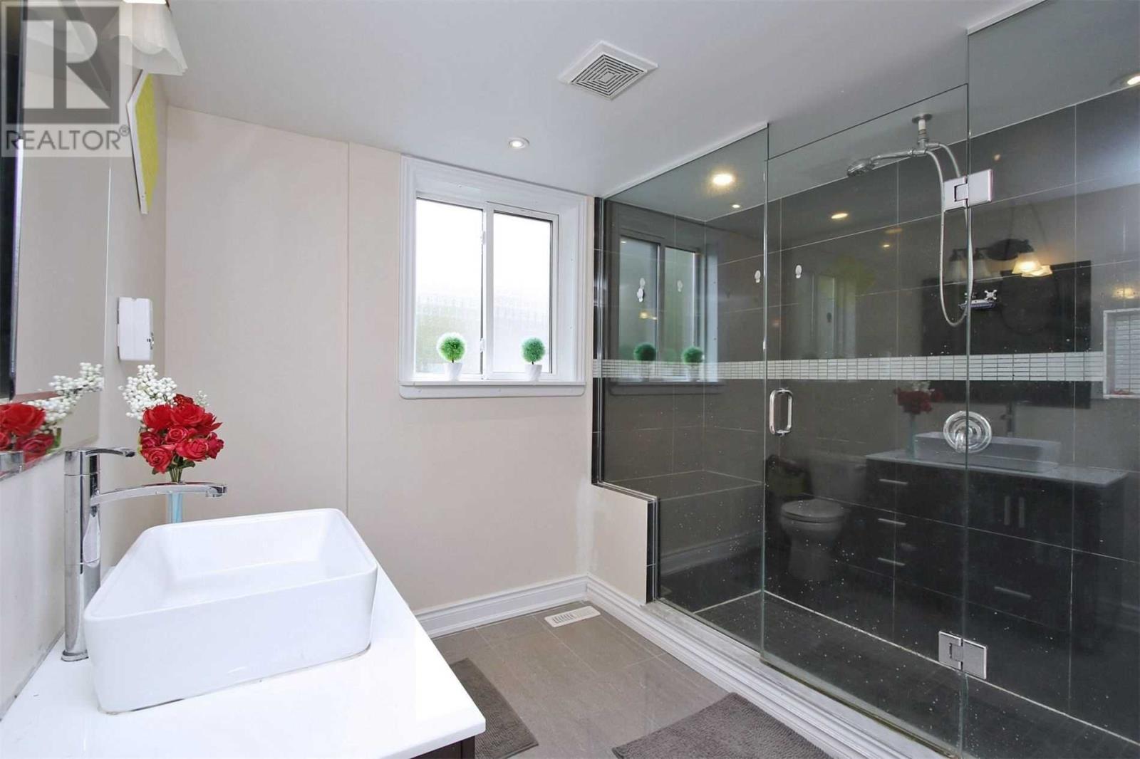 223 Verobeach Blvd, Toronto, Ontario  M9M 1R4 - Photo 12 - W4549120