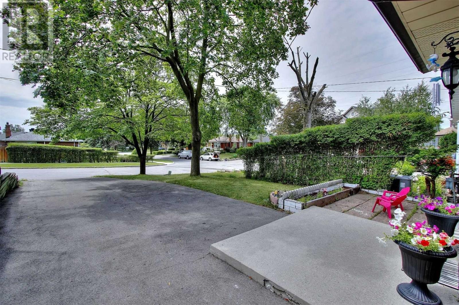 223 Verobeach Blvd, Toronto, Ontario  M9M 1R4 - Photo 3 - W4549120