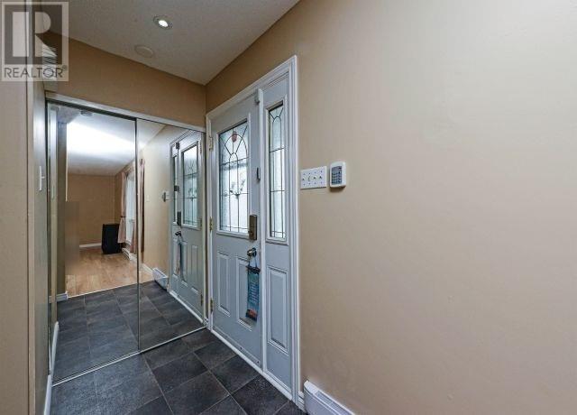 11 Hearthstone Crt, Brampton, Ontario  L6S 1N8 - Photo 3 - W4549132