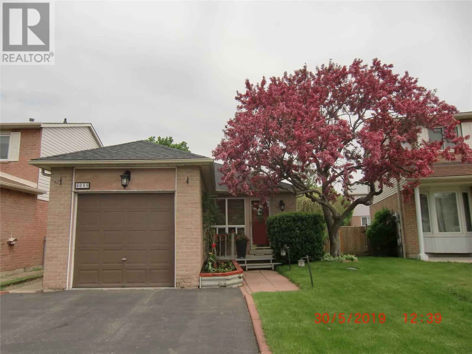 6089 Fullerton Cres, Mississauga, Ontario  L5N 3A3 - Photo 1 - W4553728