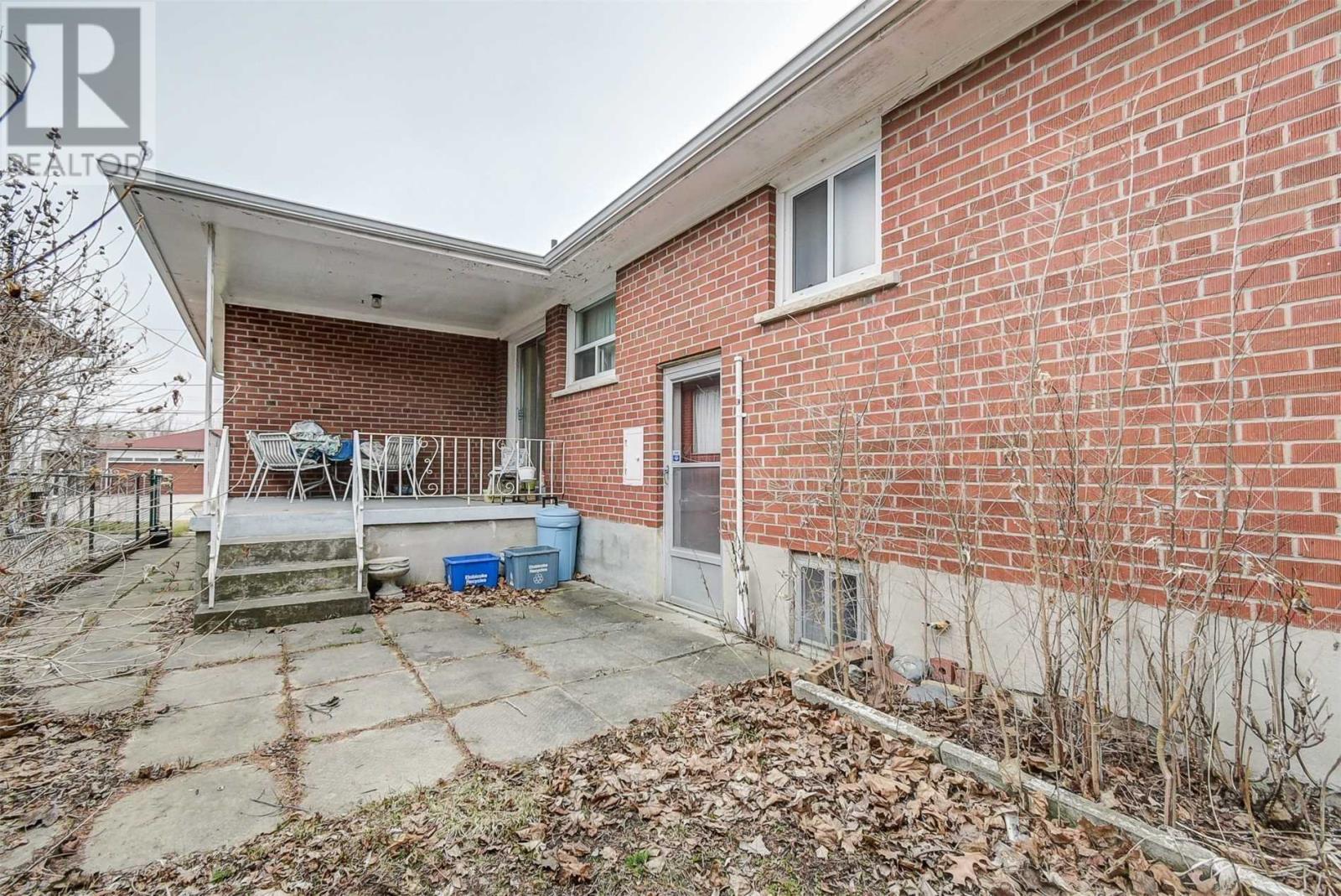 4 Humberland Crt, Toronto, Ontario  M9V 1E2 - Photo 17 - W4554120