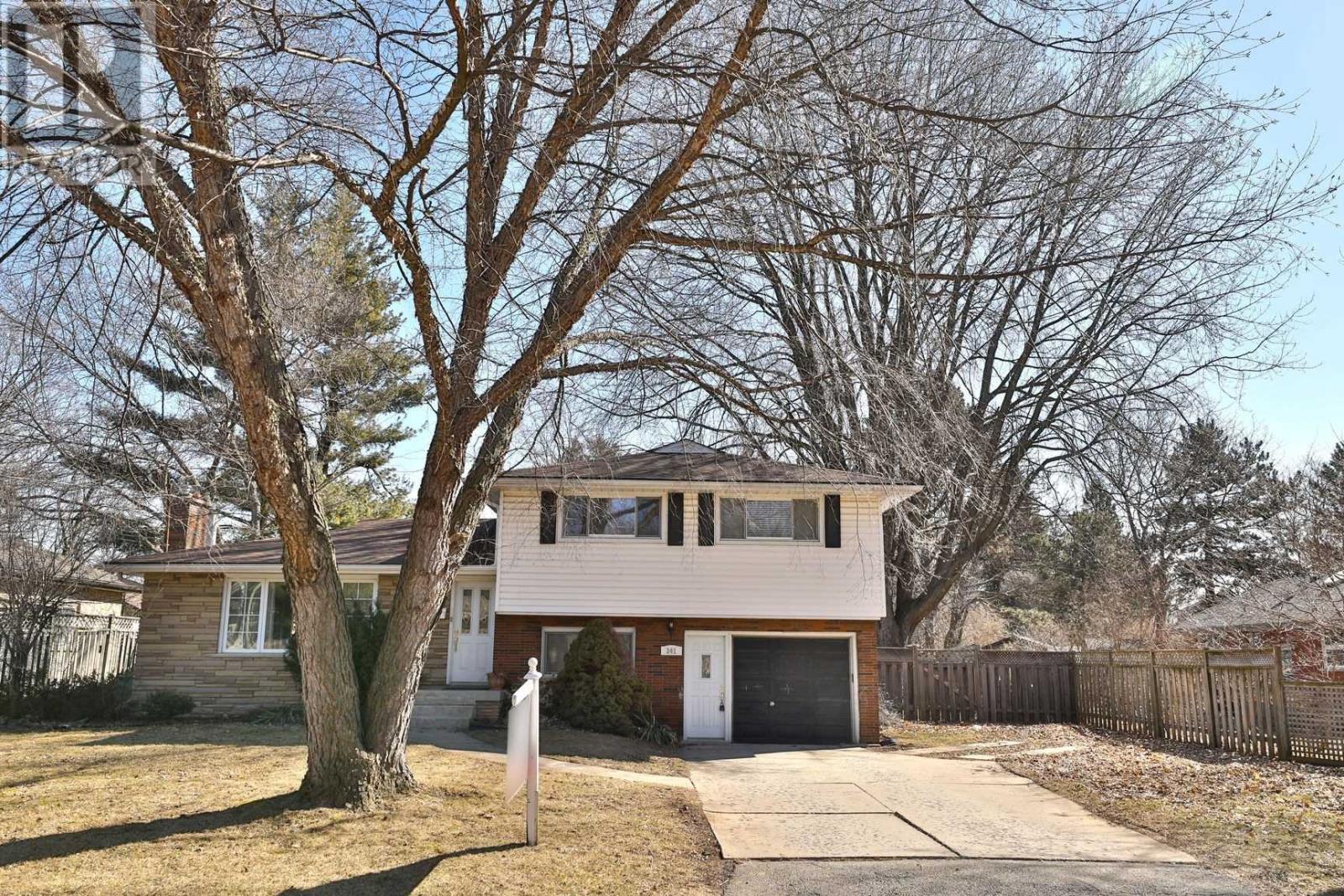 341 Woodworth Dr, Hamilton, Ontario  L9G 2M9 - Photo 2 - X4554469