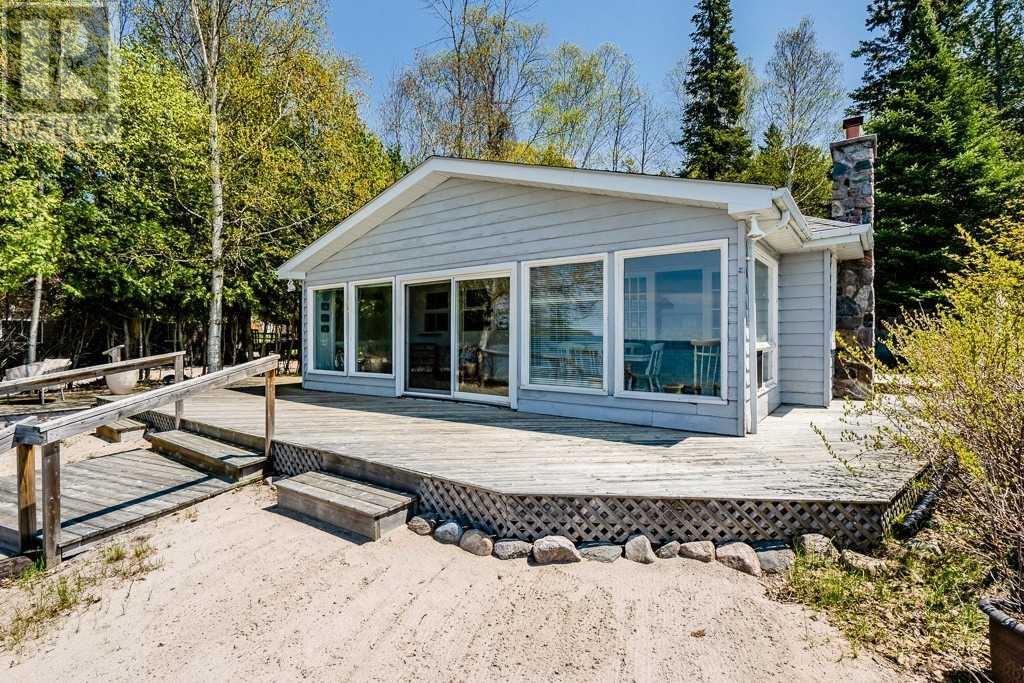 62 East Beach Rd, Tiny, Ontario  L9M 0M6 - Photo 2 - S4558255