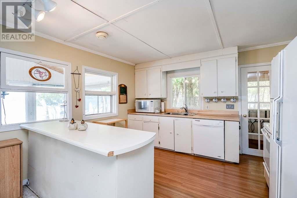 62 East Beach Rd, Tiny, Ontario  L9M 0M6 - Photo 4 - S4558255