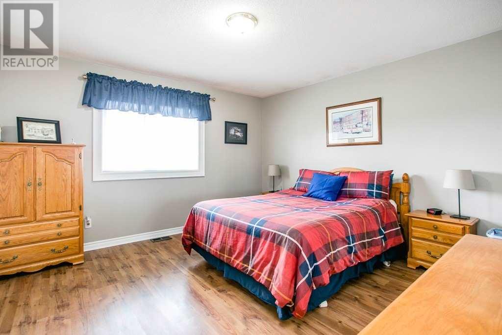 19 Brookfield Cres, Barrie, Ontario  L4N 9R4 - Photo 7 - S4559121