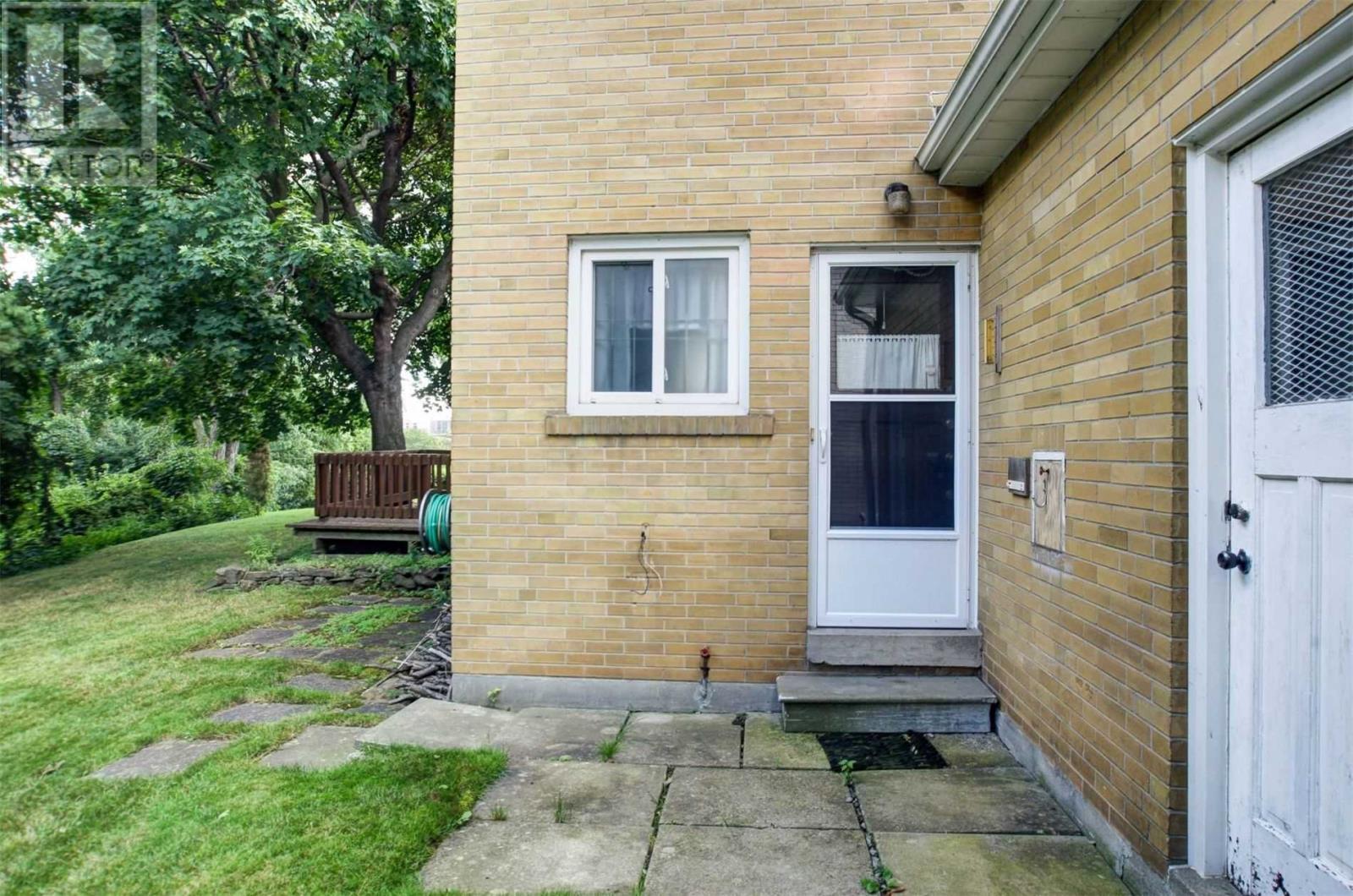 15 Hackmore Ave, Toronto, Ontario  M9W 3W2 - Photo 18 - W4560023