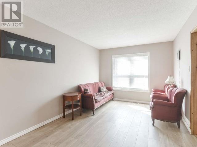 304 Langlaw Dr, Cambridge, Ontario  N1P 1B7 - Photo 2 - X4561135