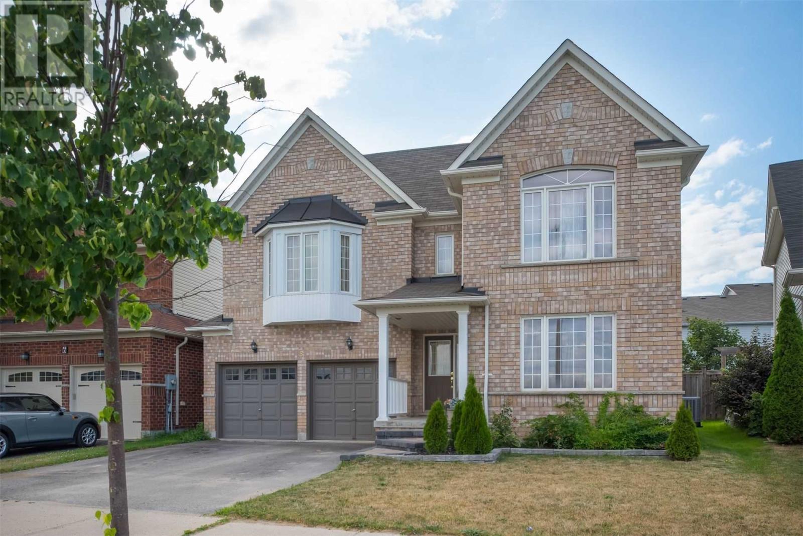 8 UNICORN LANE, barrie, Ontario