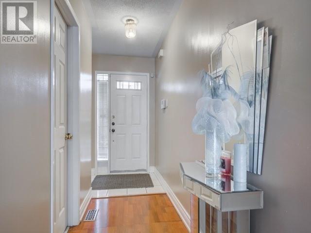 #28 -55 Treeland Way, Toronto, Ontario  M3M 3H7 - Photo 2 - W4565369