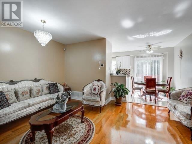 #28 -55 Treeland Way, Toronto, Ontario  M3M 3H7 - Photo 3 - W4565369