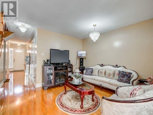 #28 -55 Treeland Way, Toronto, Ontario  M3M 3H7 - Photo 5 - W4565369