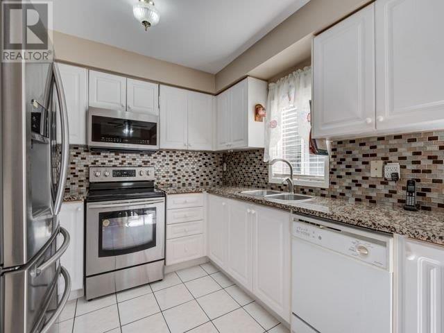 #28 -55 Treeland Way, Toronto, Ontario  M3M 3H7 - Photo 7 - W4565369