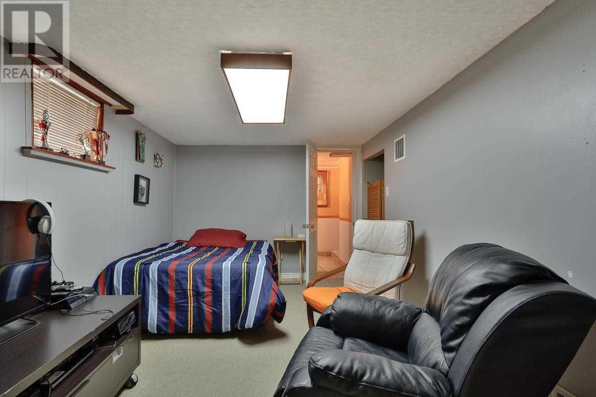 12 Caesar Ave, Toronto, Ontario  M6N 2L8 - Photo 13 - W4566958