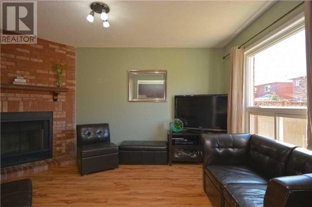 5692 Shillington Dr N, Mississauga, Ontario  L5R 3N7 - Photo 3 - W4568733