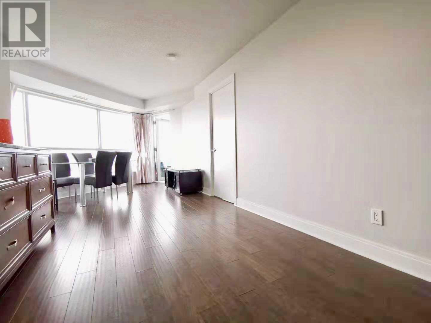 #1017 -135 Village Green Sq, Toronto, Ontario  M1S 0G4 - Photo 1 - E4574353