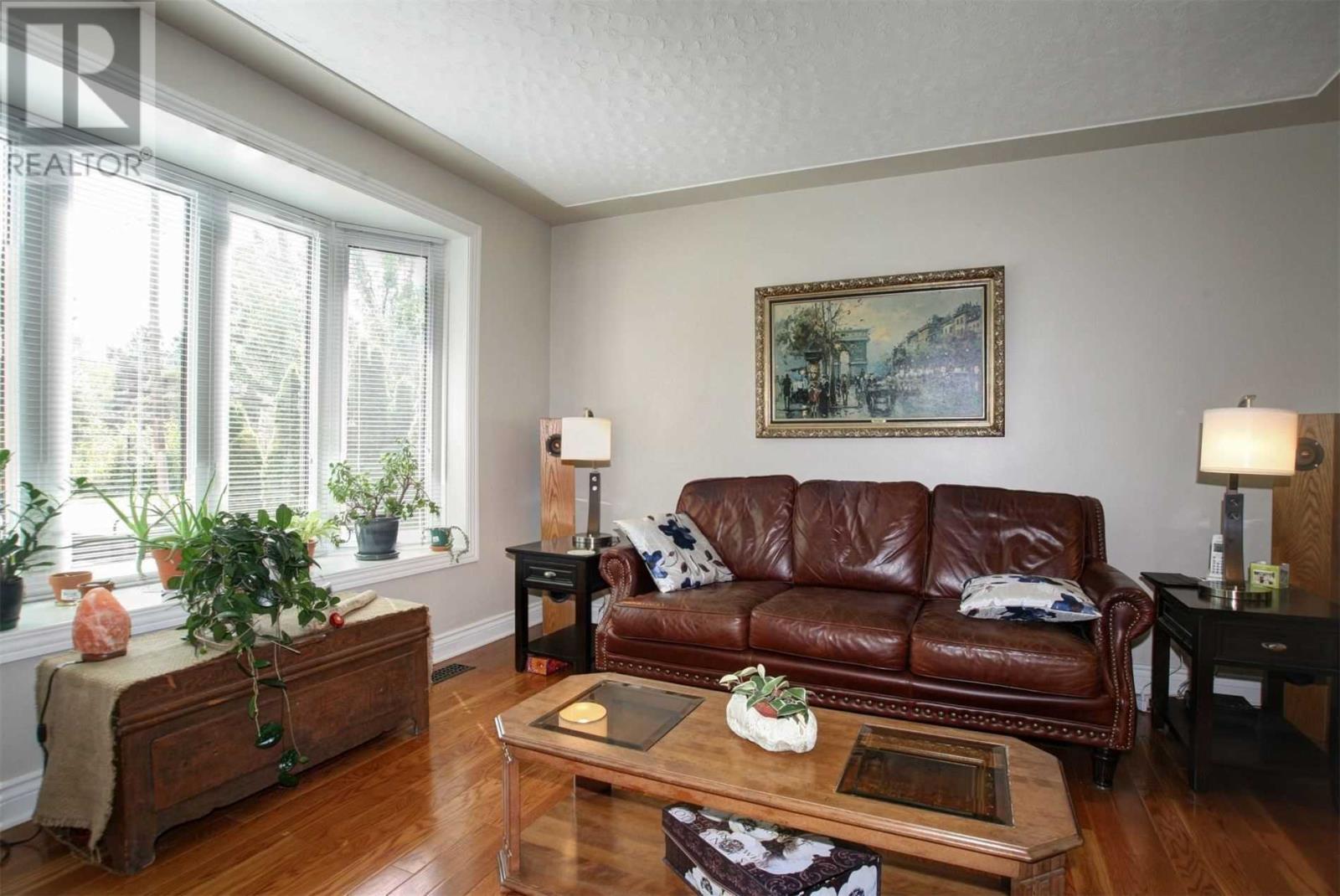 20 Beattie Ave, Toronto, Ontario  M9W 2M3 - Photo 3 - W4574499