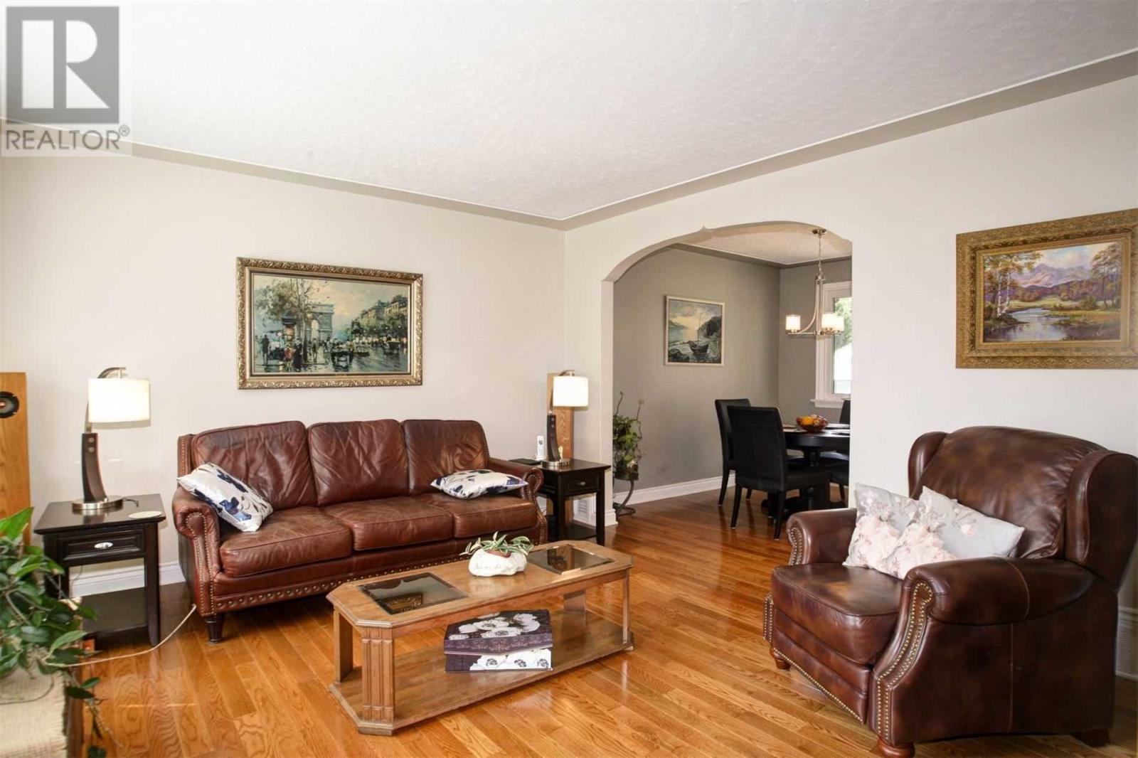 20 Beattie Ave, Toronto, Ontario  M9W 2M3 - Photo 4 - W4574499