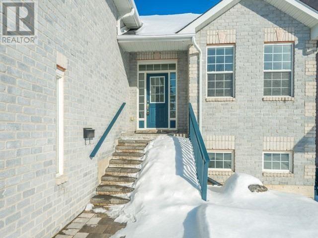 111 Huronia Rd, Barrie, Ontario  L4N 4G1 - Photo 4 - S4575209