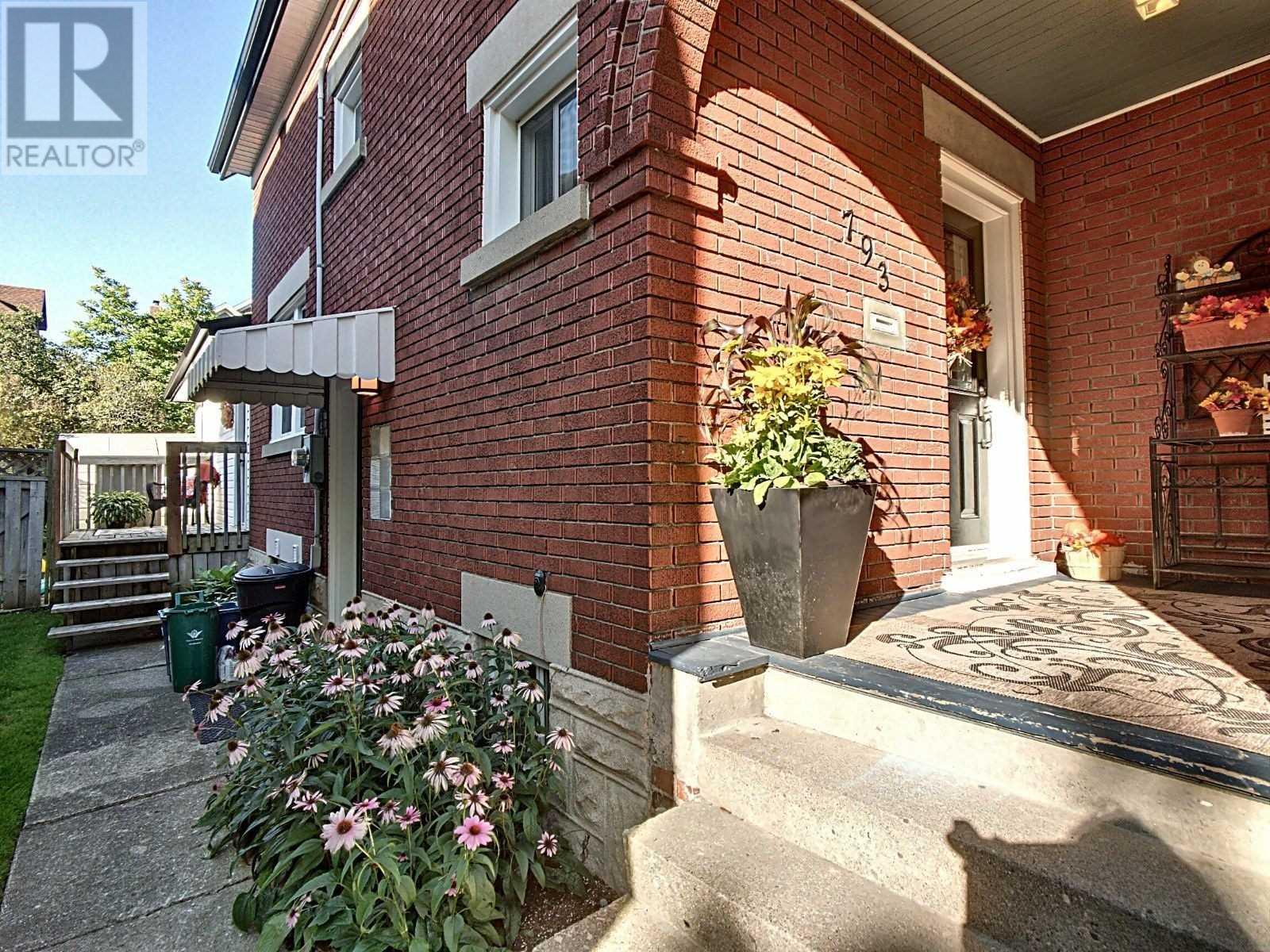 793 Belmont Ave, Kitchener, Ontario  N2M 1P5 - Photo 2 - X4575682