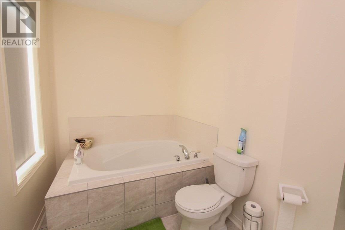 247 Torbarrie Rd, Toronto, Ontario  M3L 0E2 - Photo 11 - W4576146