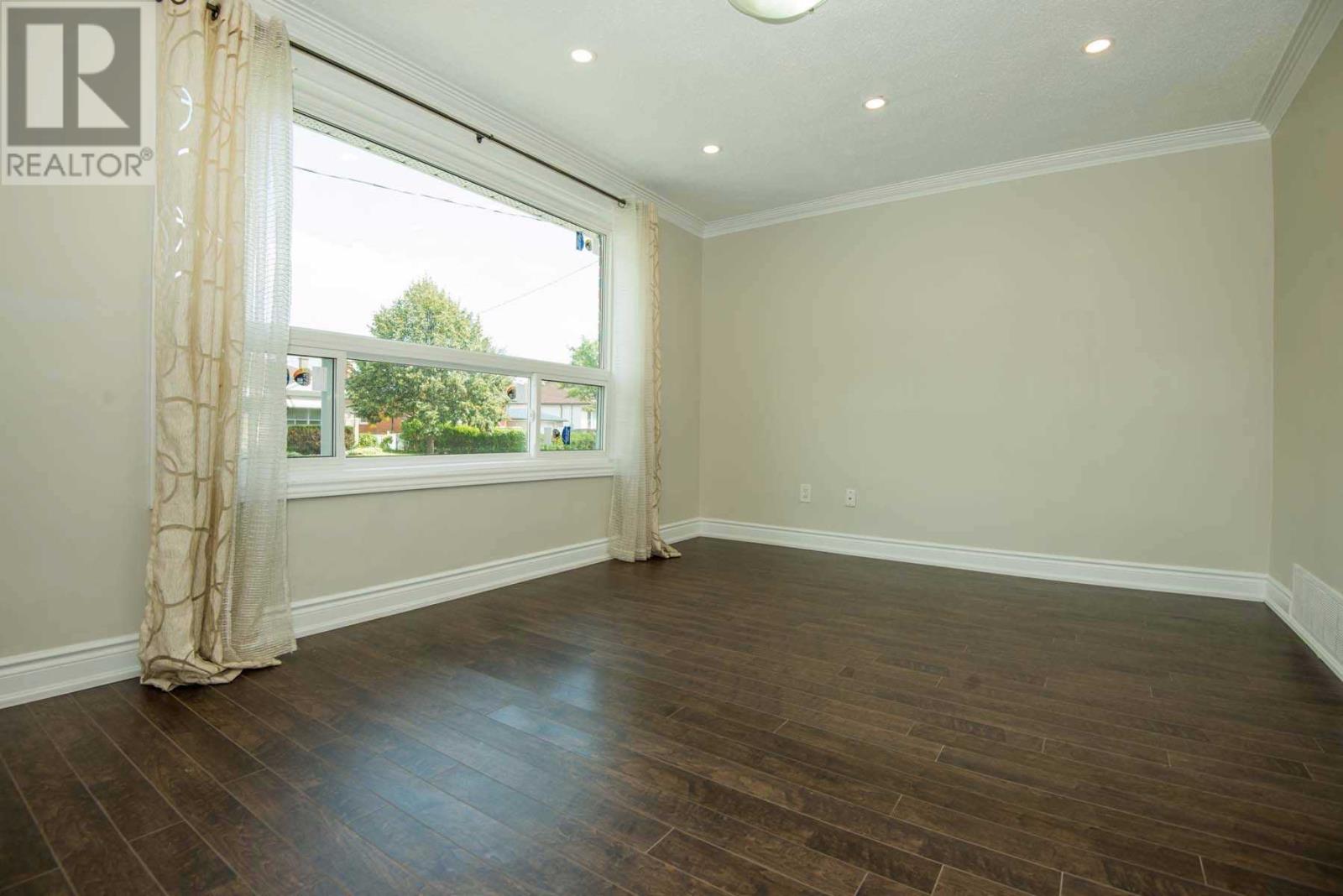 16 Lombardy Cres, Toronto, Ontario  M1K 4N8 - Photo 2 - E4576859