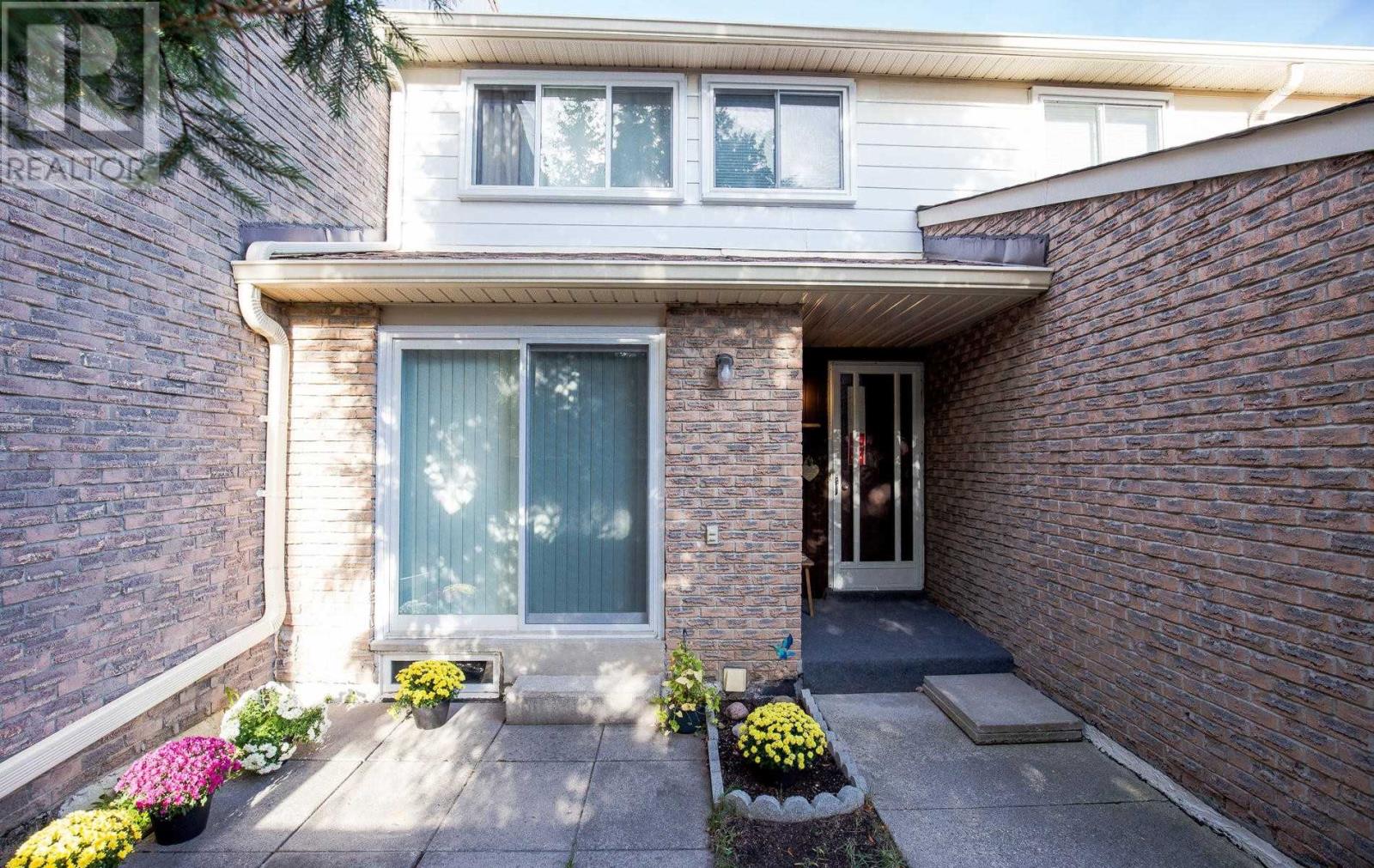 7 Log Fernway, Toronto, Ontario  M2J 4M7 - Photo 3 - C4577026