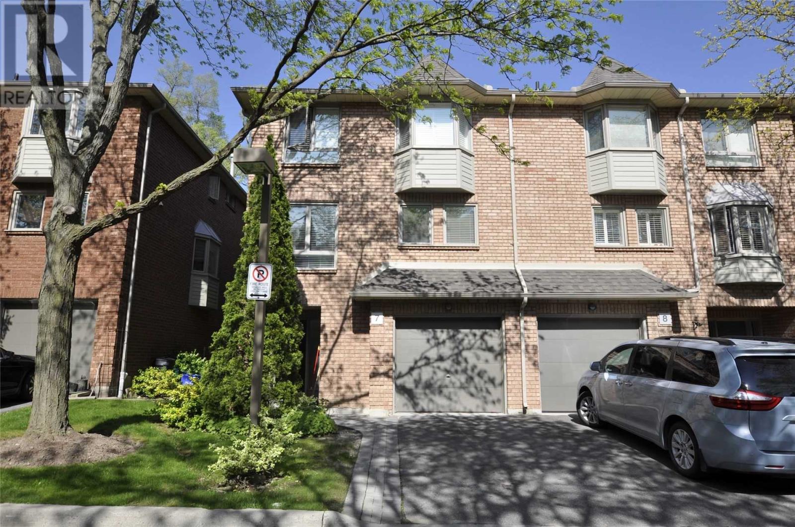 #7 -125 Weldrick Rd W, Richmond Hill, Ontario  L4C 3V2 - Photo 1 - N4577339