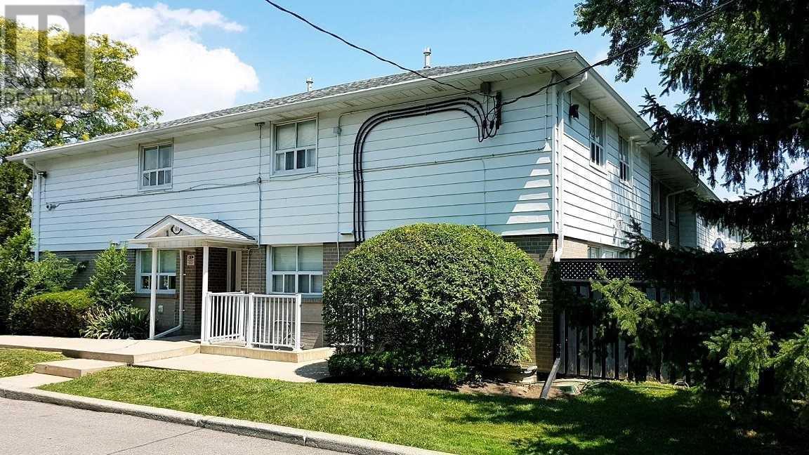 #18 -160 Carsbrooke Rd, Toronto, Ontario  M9C 1G9 - Photo 2 - W4578123