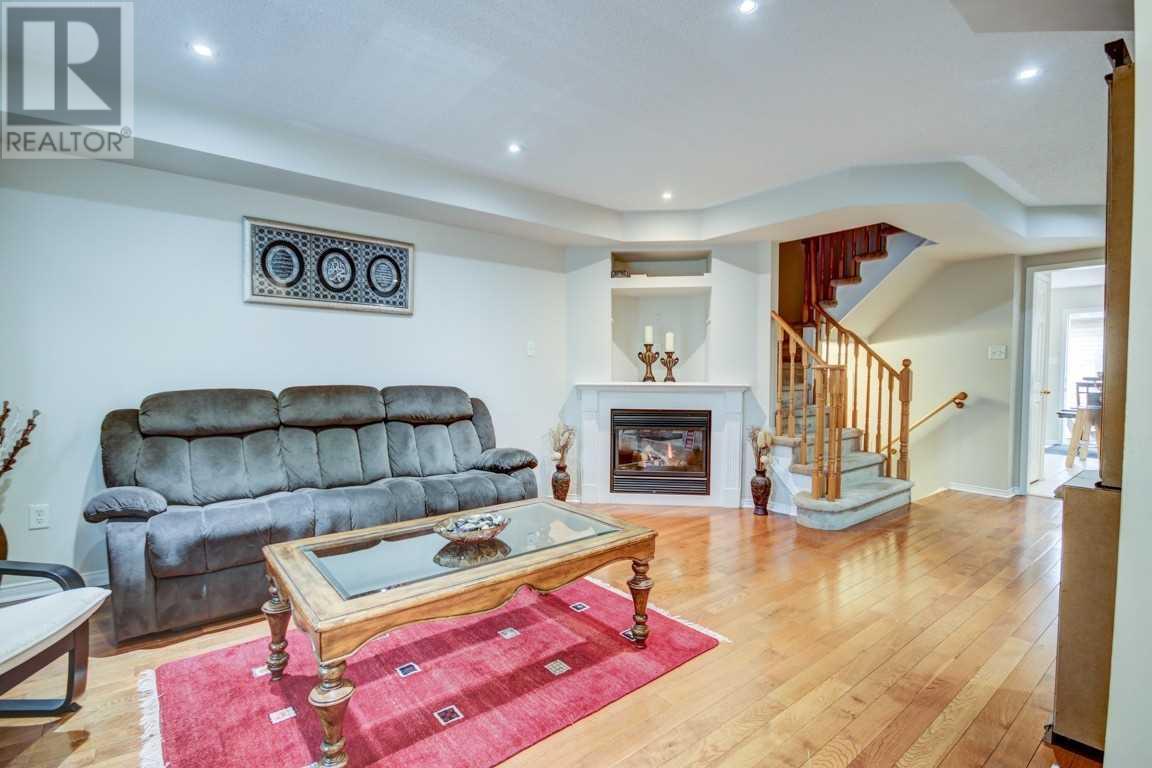 75 Gatwick Dr, Oakville, Ontario  L6H 6V2 - Photo 4 - W4578283