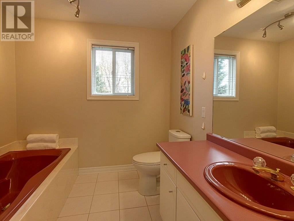 7786 Bishop Ave, Niagara Falls, Ontario  L2H 3C6 - Photo 12 - X4578182