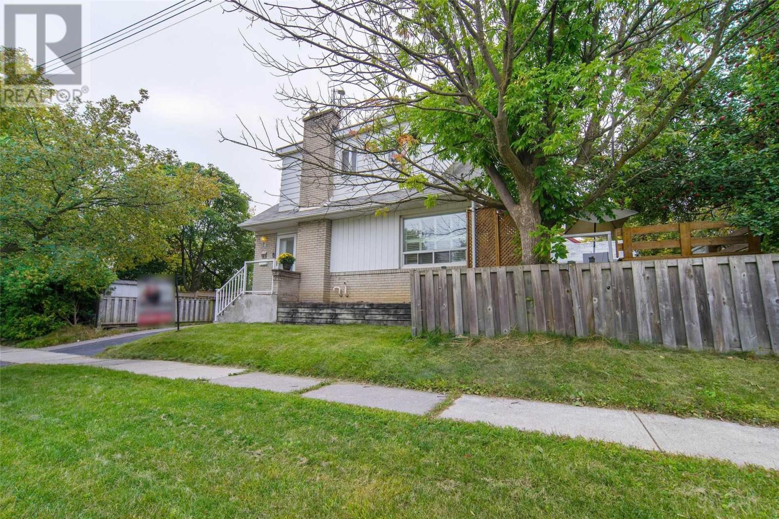 4 Tofield Cres, Toronto, Ontario  M9W 2B9 - Photo 1 - W4578616