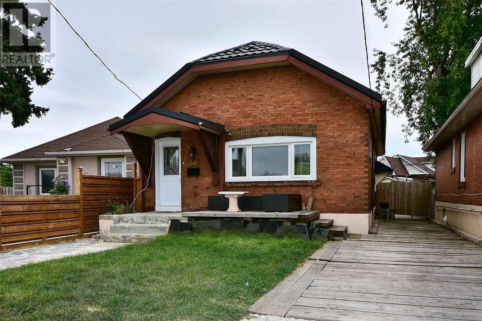 15 Victoria Ave E, Toronto, Ontario  M9N 1E3 - Photo 1 - W4579212