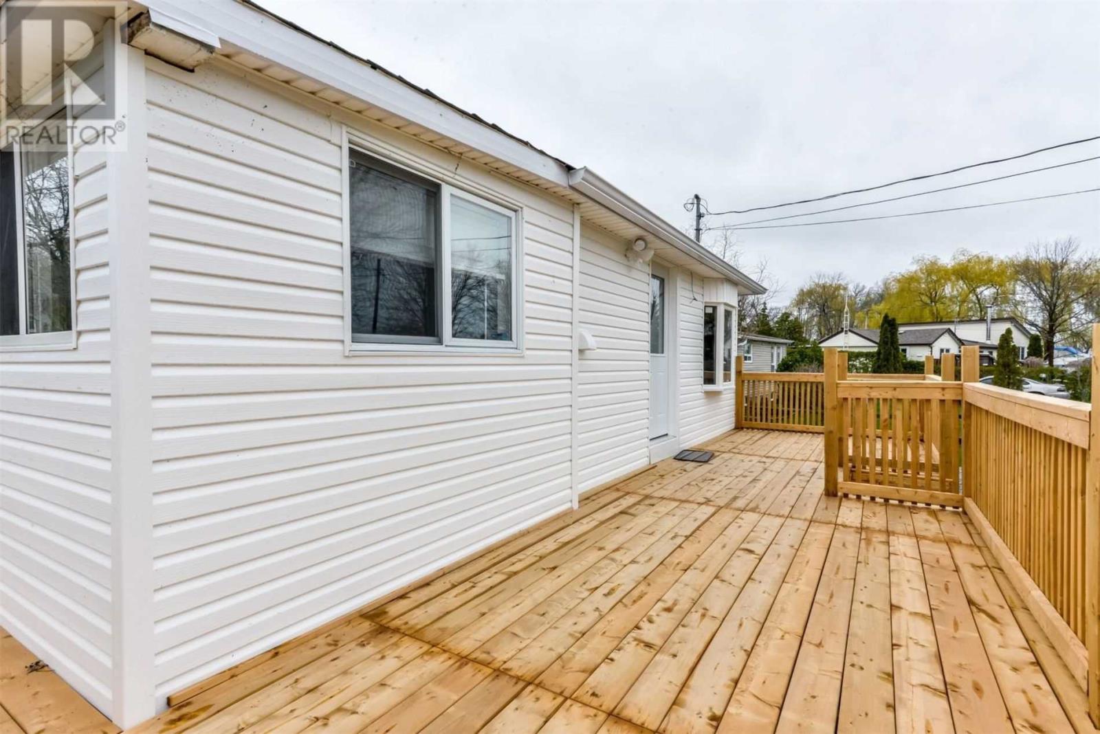 12 Island Dr, Georgina, Ontario  L0E 1S0 - Photo 3 - N4581782