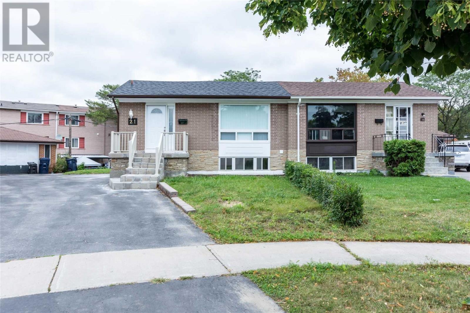 21 Charnleigh Crt, Toronto, Ontario  M9V 2A3 - Photo 1 - W4581620