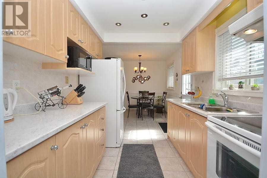 838 Eaglemount Cres, Mississauga, Ontario  L5C 1N9 - Photo 7 - W4581938